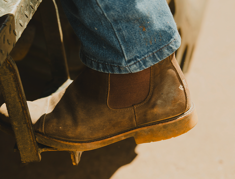 Botina laceia ou encolhe? Como o couro reage ao uso