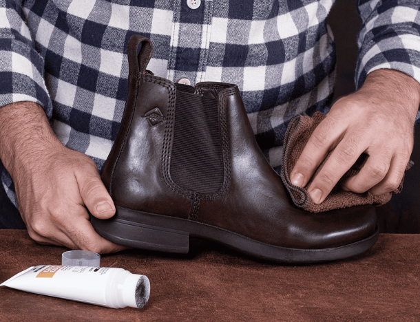 Cuidados essenciais para botas de couro: Como hidratar e armazenar corretamente