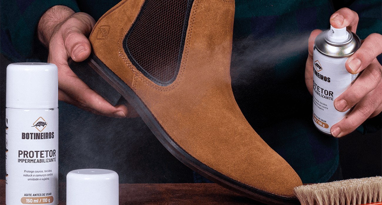 Bota de coruo sendo cuidada e limpa